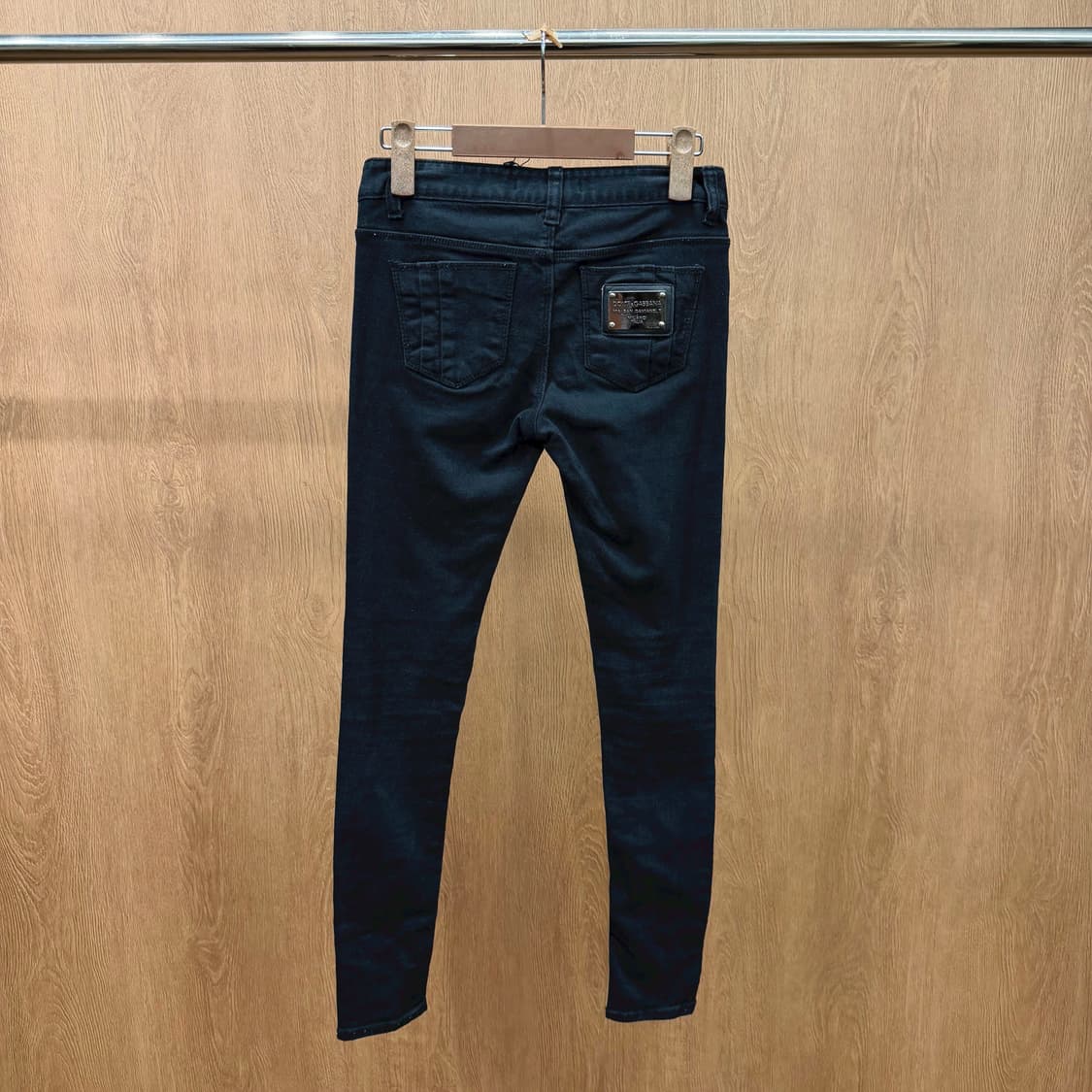 돌체앤가바나 데님 팬츠 지퍼 포켓 메탈 로고 디테일 슬림 스키니핏 블랙 상품이미지3