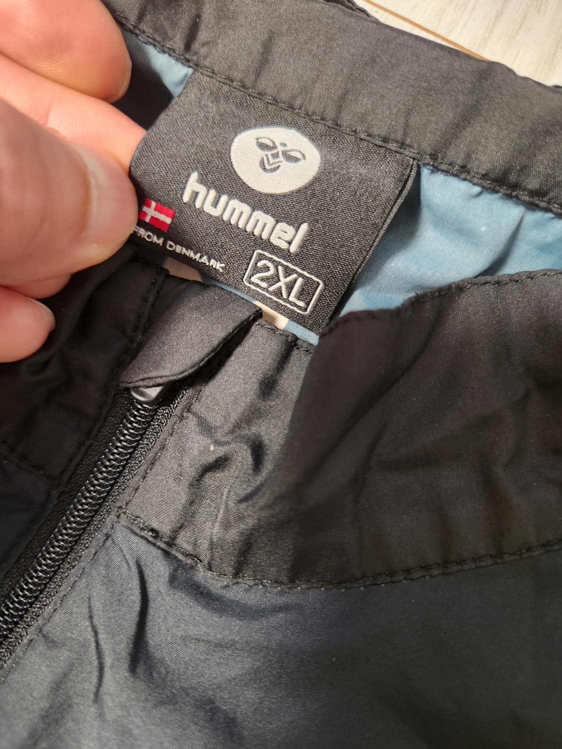 험멜 바람막이 풀오버 블랙 우븐 아노락 L~XL

사이즈 2xl인데 생각 상품이미지3