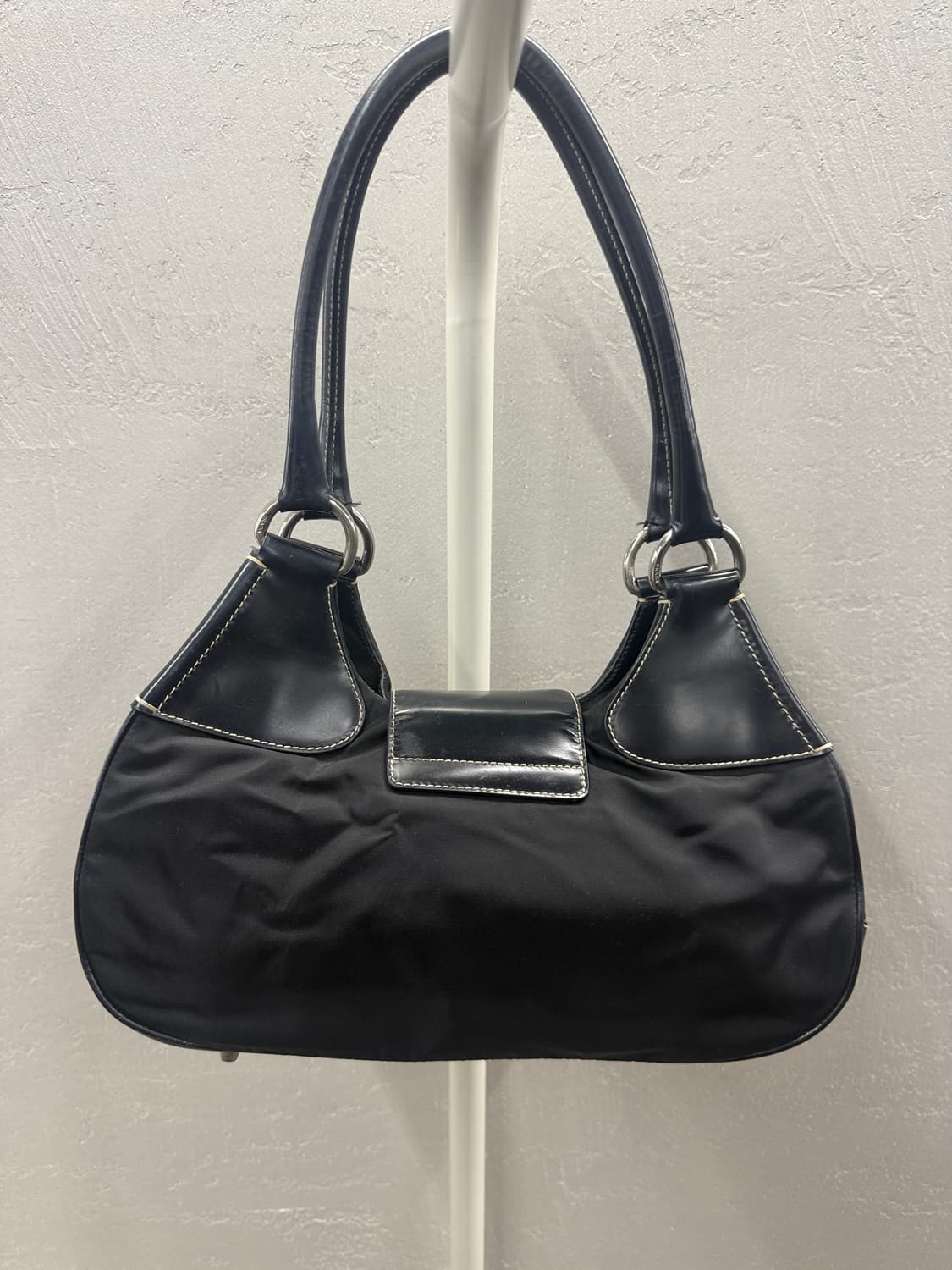 프라다 정품테수토 링 장식 레더 트리밍 숄더백 상품이미지4