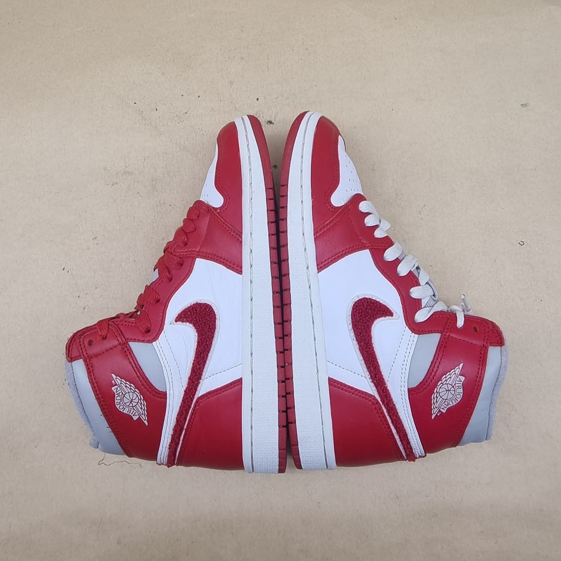 나이키 에어 조던 1 레트로 바시티 레드  하이탑  235 상품이미지5