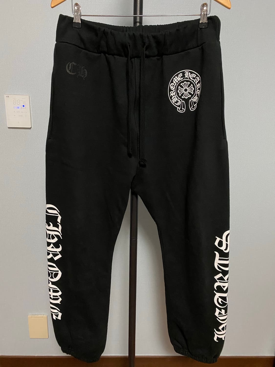 [M] 크롬하츠 홀스슈 로고 백 포켓 스웨트팬츠 블랙 상품이미지1