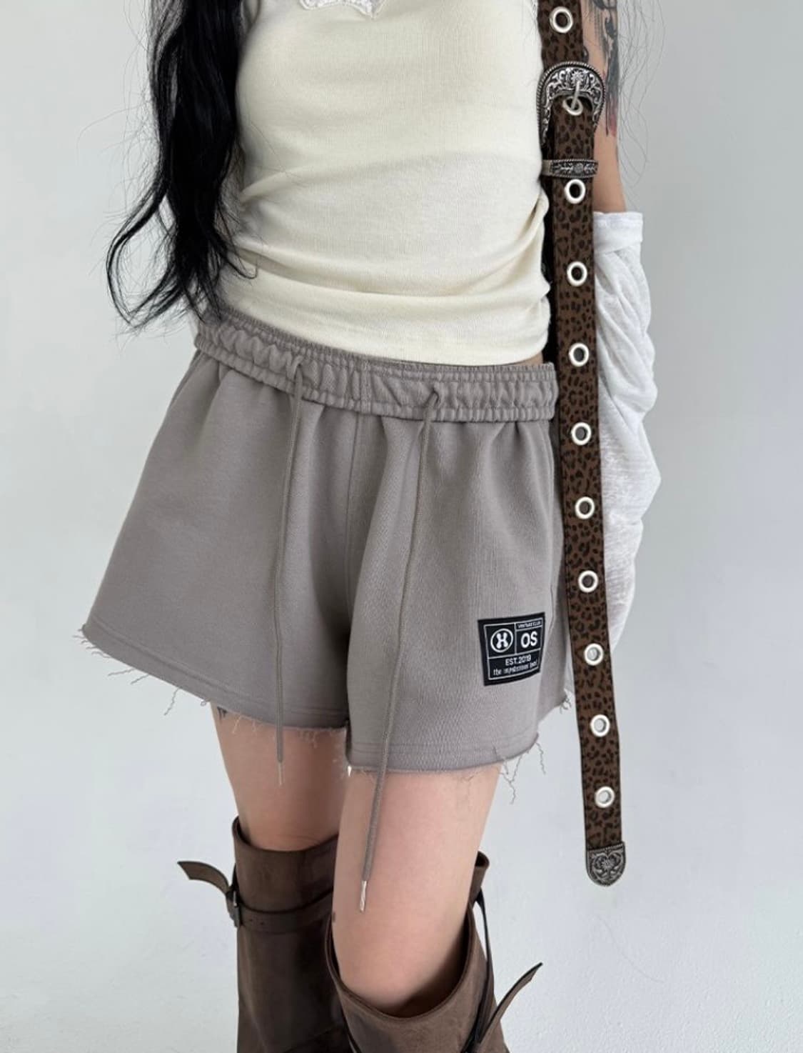 더미스테리어스호텔 컷오프 스웻 쇼츠 상품이미지1
