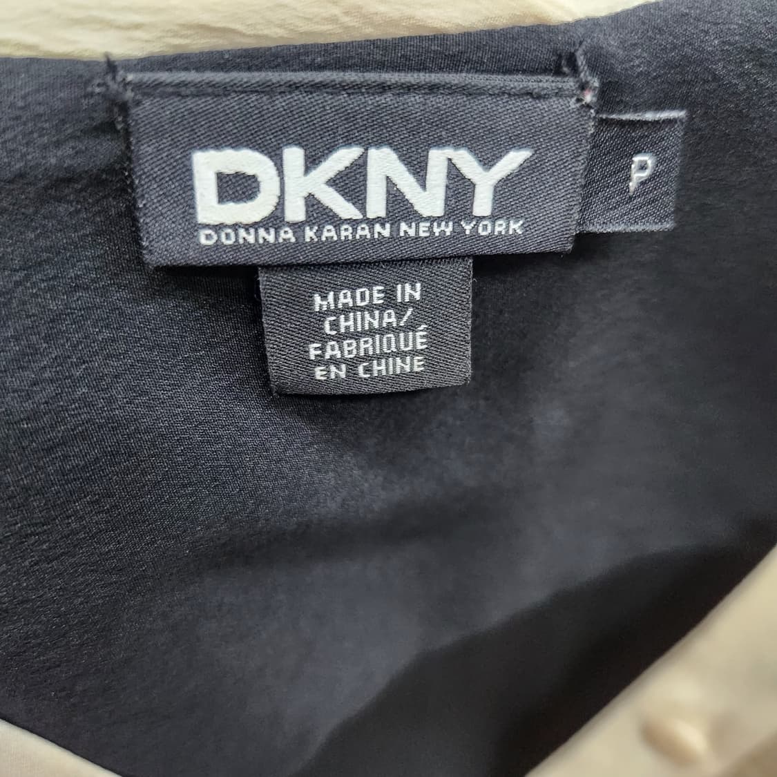 DKNY 배색 셔츠형 실크 블라우스 P(M) 상품이미지5