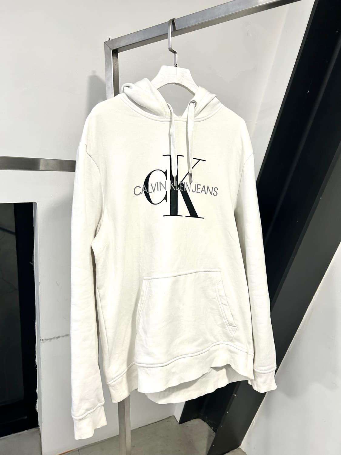 Calvin Klein White Hoodie 상품이미지4