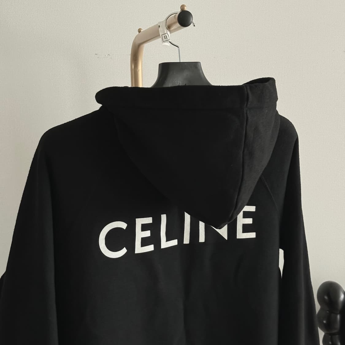 셀린느 백로고 후드 블랙 여성
L 사이즈 
드라이 완료 
새상품급 
 상품이미지2