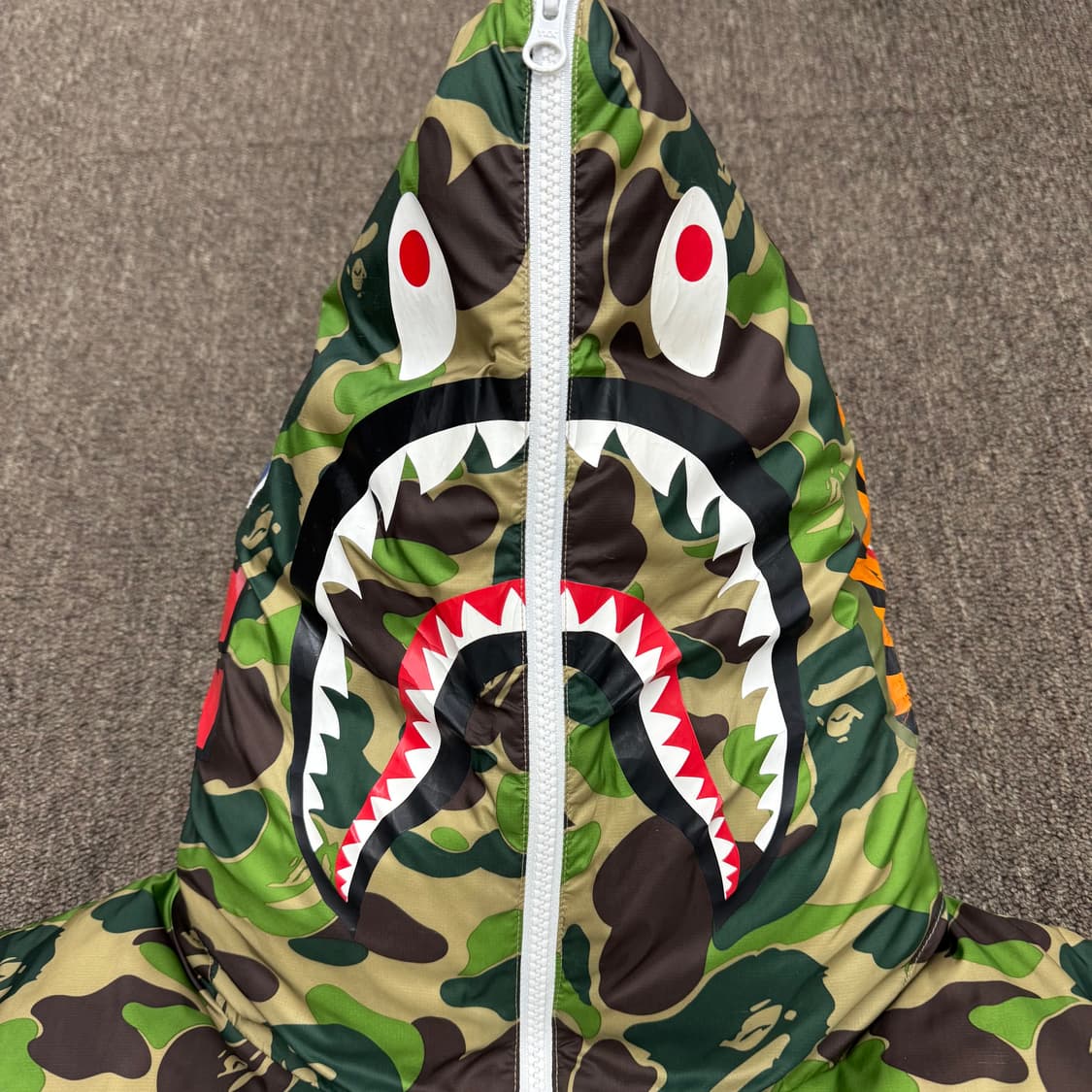 아디다스 x 베이프 샤크 카모 다운 패딩 (XL)  상품이미지2