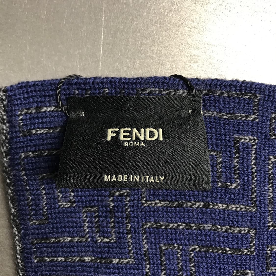 펜디 네이비/그레이 머플러 상품이미지5