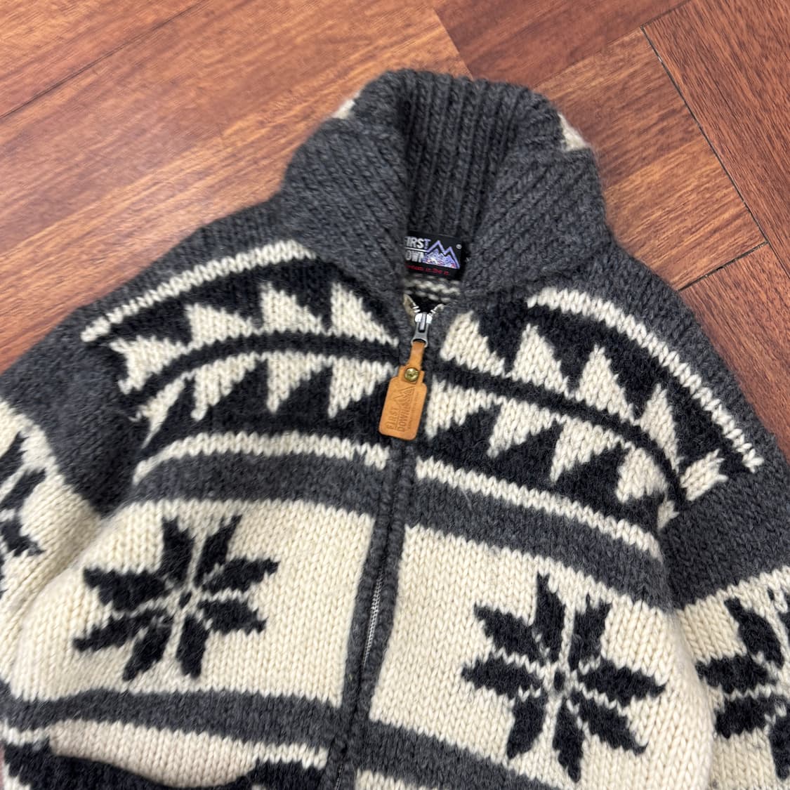 M 재팬 퍼스트다운 눈꽃 패턴 코위찬 해비 울 니트 집업  상품이미지4