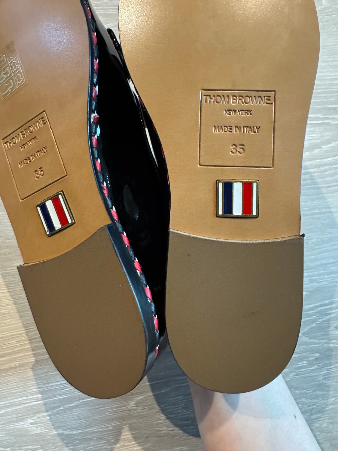 (W) 톰브라운 소프트 페이턴트 레더 스트라이프 코드 트림 레더 솔 보우 상품이미지3