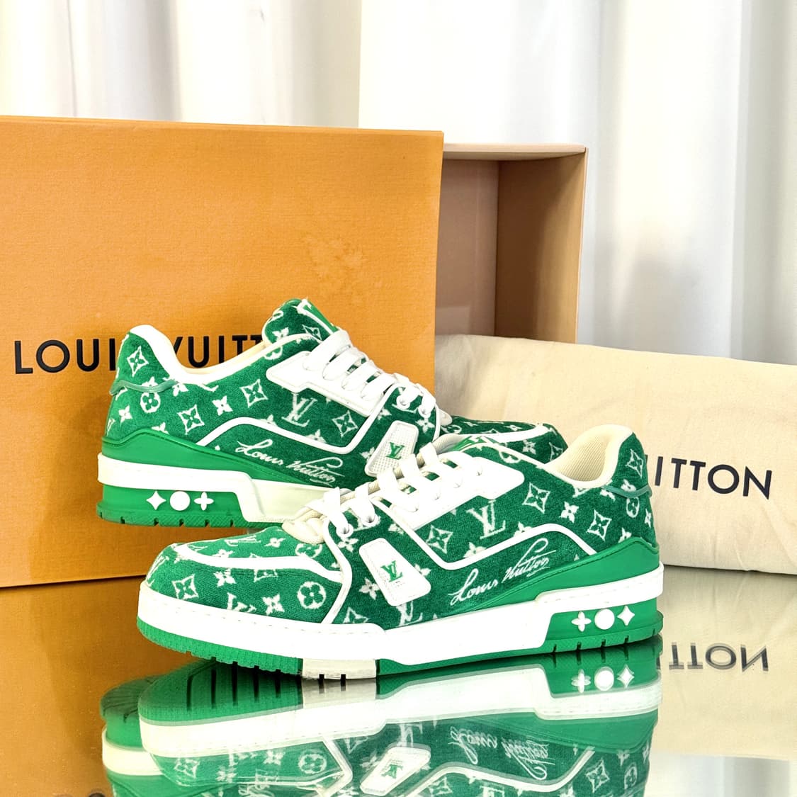 (260) 루이비통 벨벳 트레이너 스니커즈 그린 상품이미지2