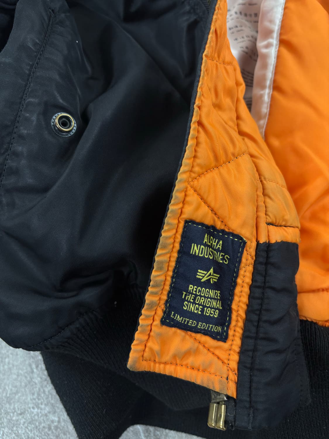 Alpha industries Ma-1 Blood chit 상품이미지5