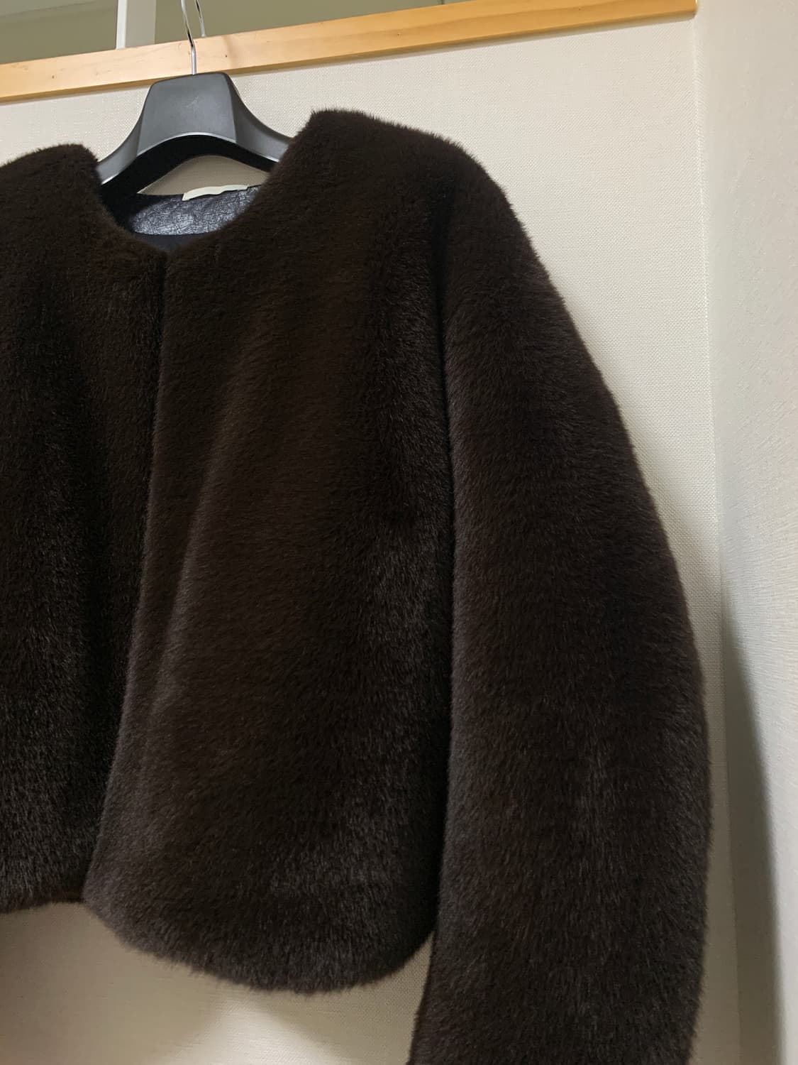 AMOMENTO 아모멘토 ROUND SHAPE 퍼 자켓 상품이미지5