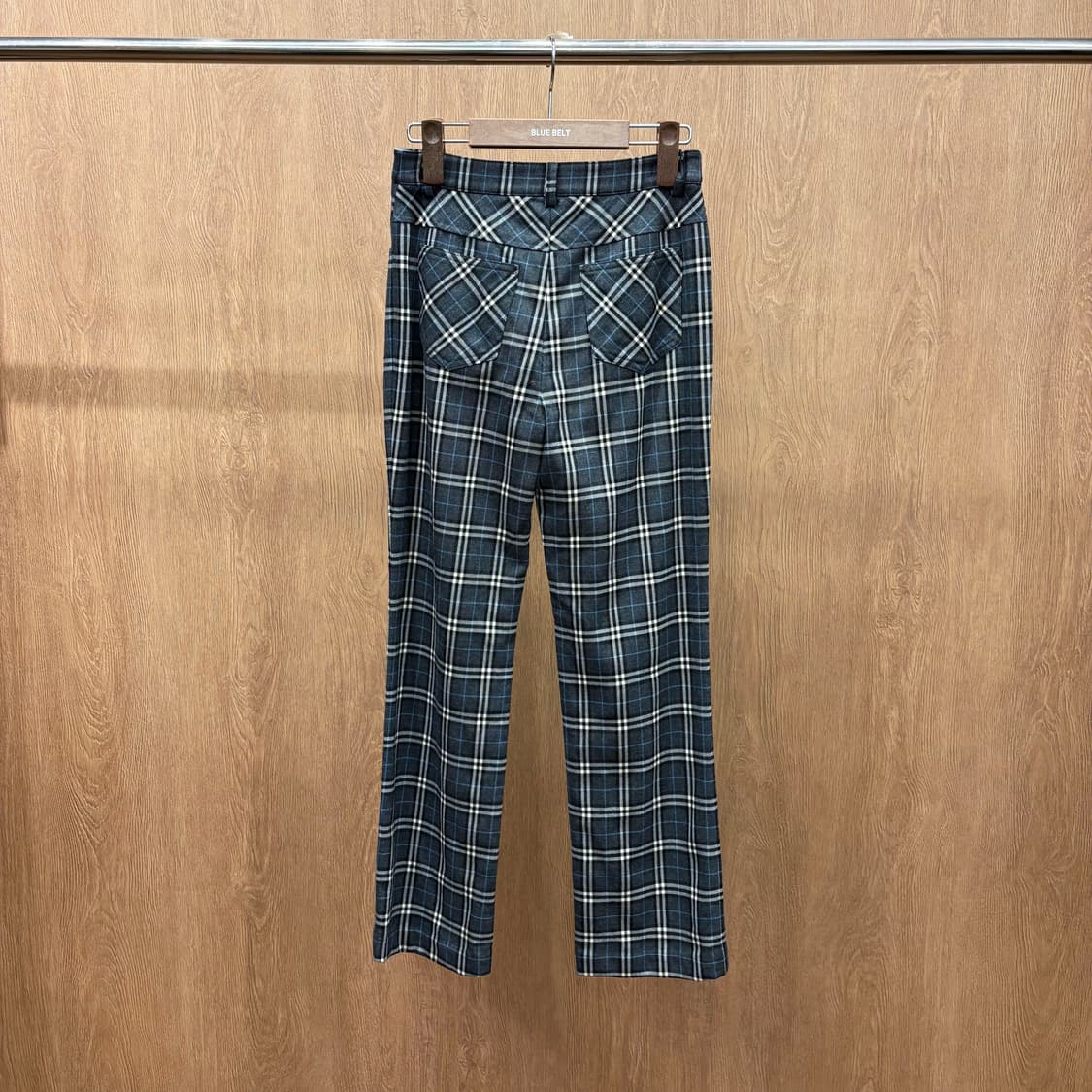 버버리 블루 라벨 스트레이트 팬츠 클래식 체크 패턴 포켓 디테일 차콜 상품이미지3