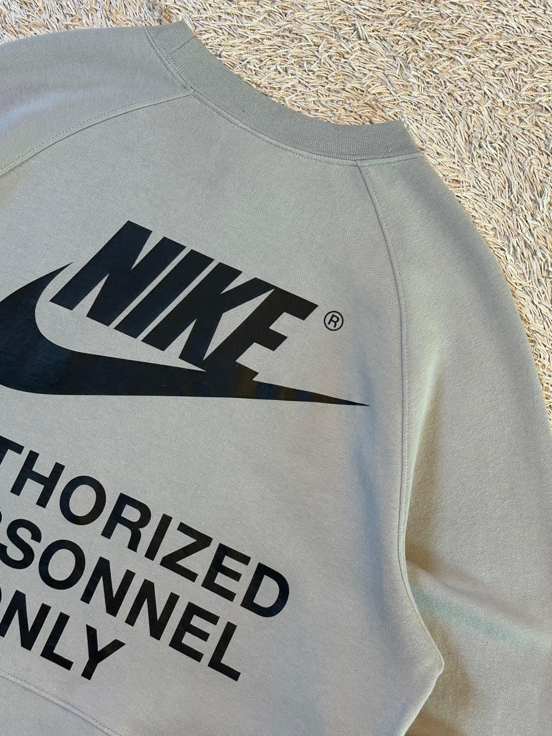 나이키 NIKE 그래픽 백로고 맨투맨 그레이 상품이미지4