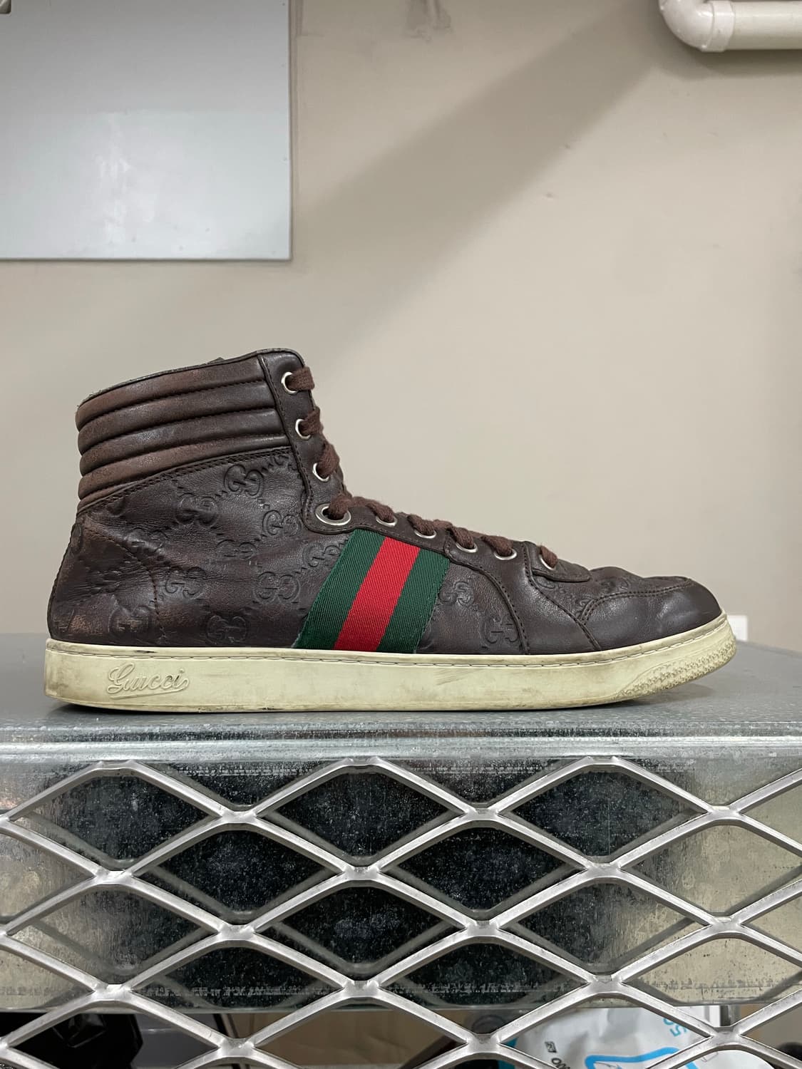 구찌 레더 하이탑 스니커즈 브라운 7 상품이미지4