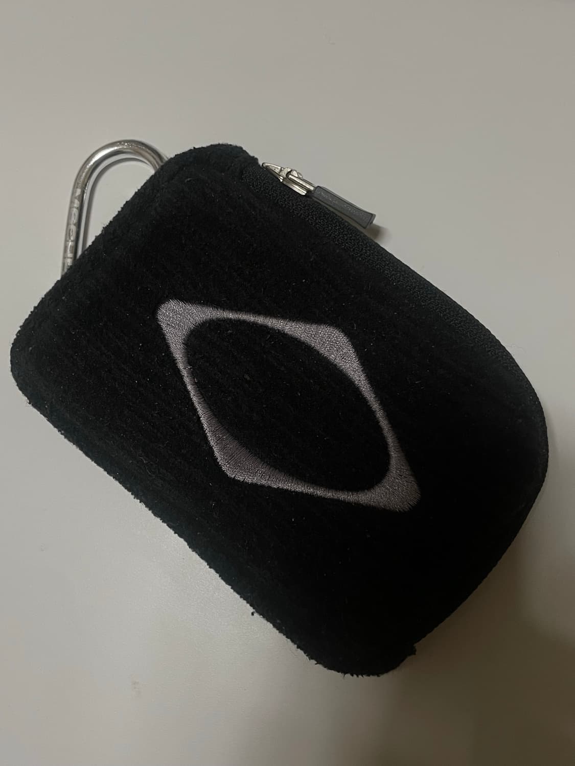 미스치프 롬버스 카라비너 미니 파우치 차콜 상품이미지1