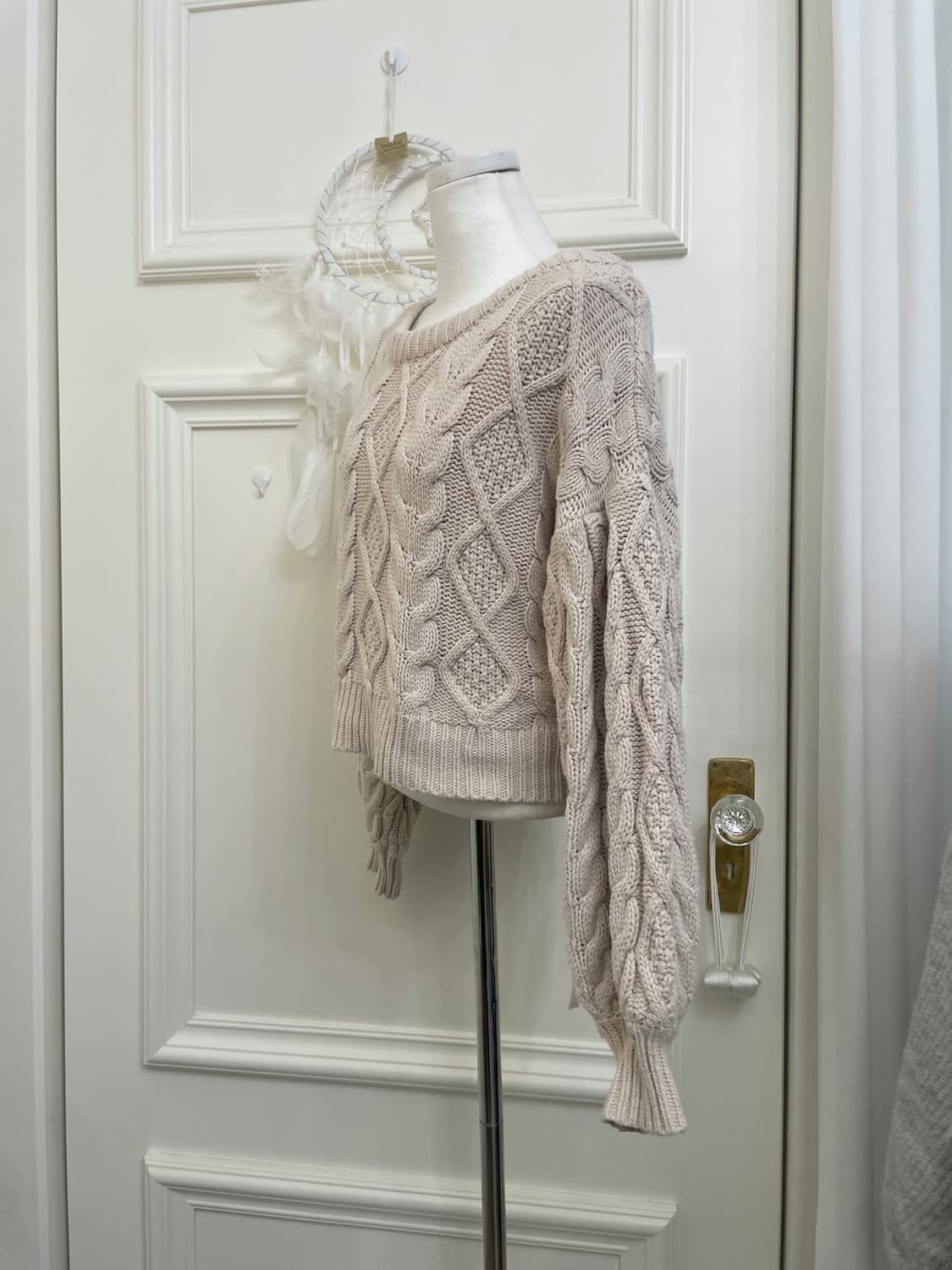 pink ivory twist back bow crop sweater 상품이미지2