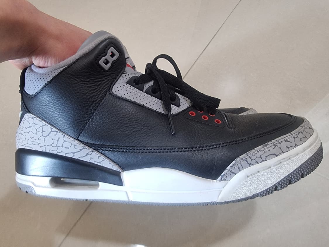 조던 3 블랙시멘트 레트로 280사이즈 입니다!
2024년 스니커헤드들의 상품이미지2