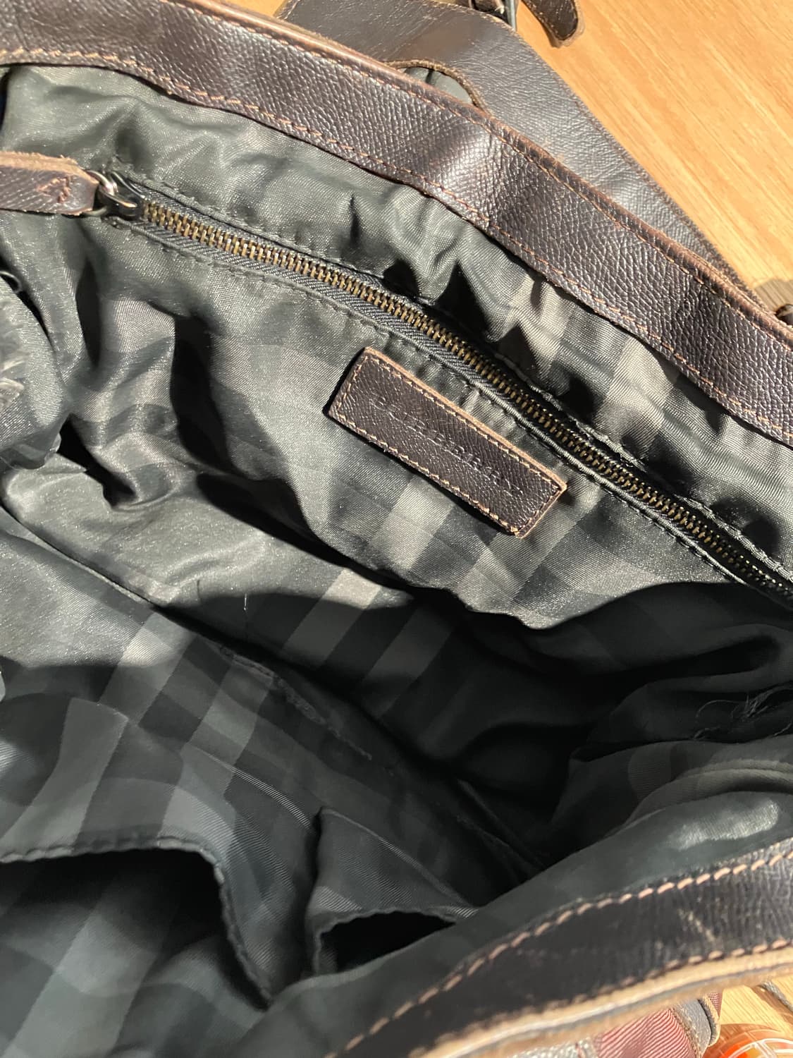 BURBERRY 나일론 레더 믹스 메신저백 상품이미지8