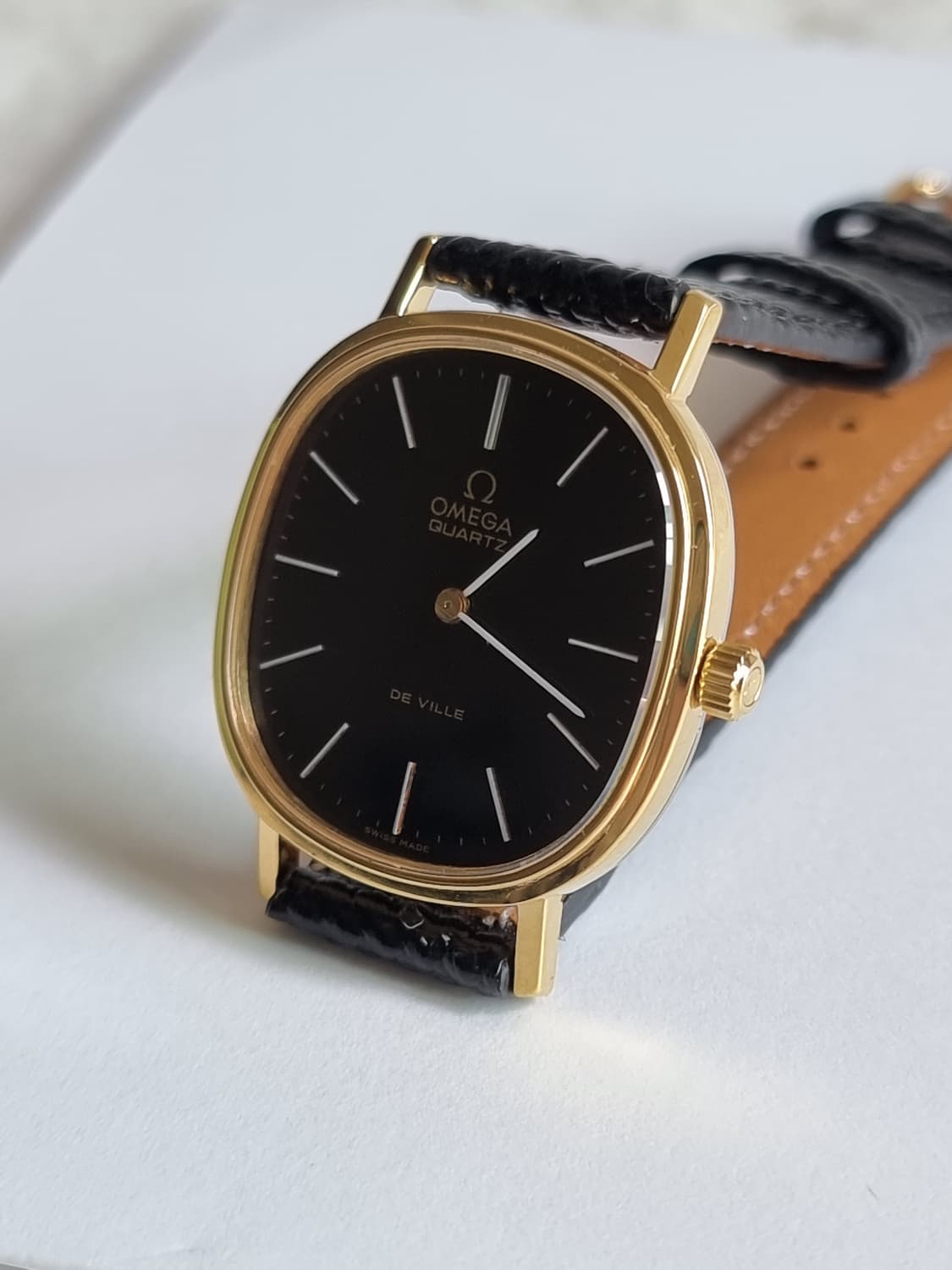 오메가 드빌 앨립스 블랙다이얼 골드 플레이트 쿼츠 남여공용 시계 상품이미지2