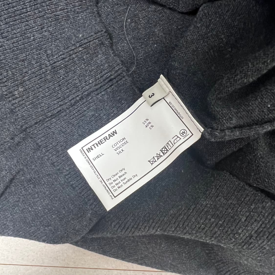 인더로우 라운드넥 니트 차콜 상품이미지3