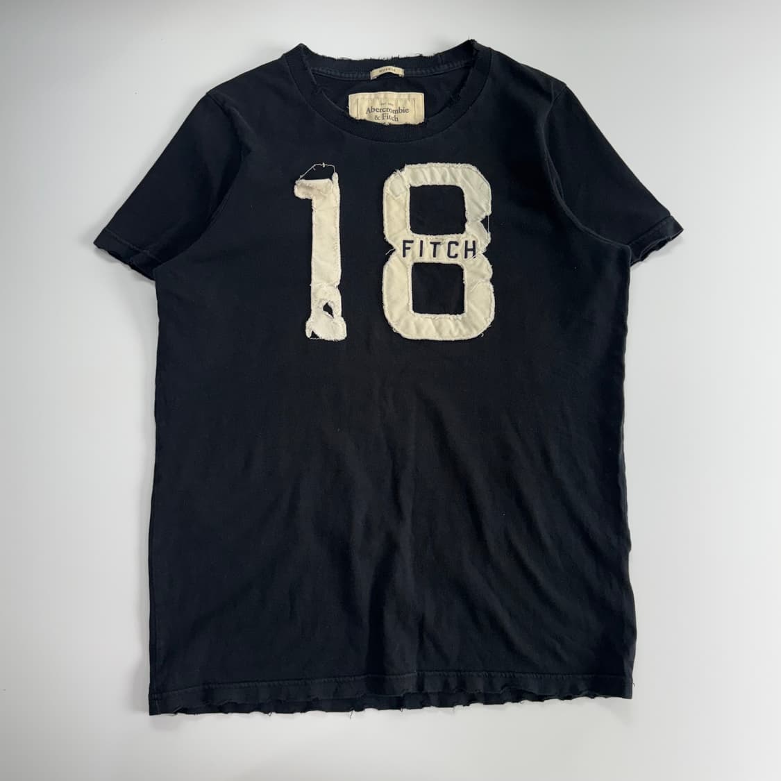 Abercrombie 아베크롬비 18 그런지 로고 네이비 반팔 상품이미지3
