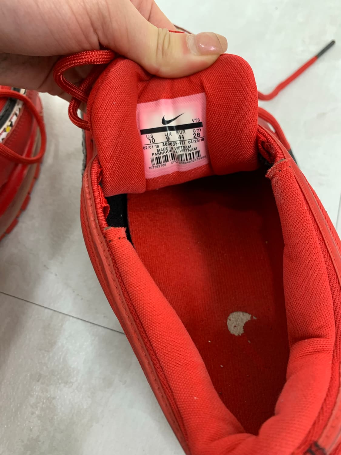 Nike red sneakers 상품이미지4