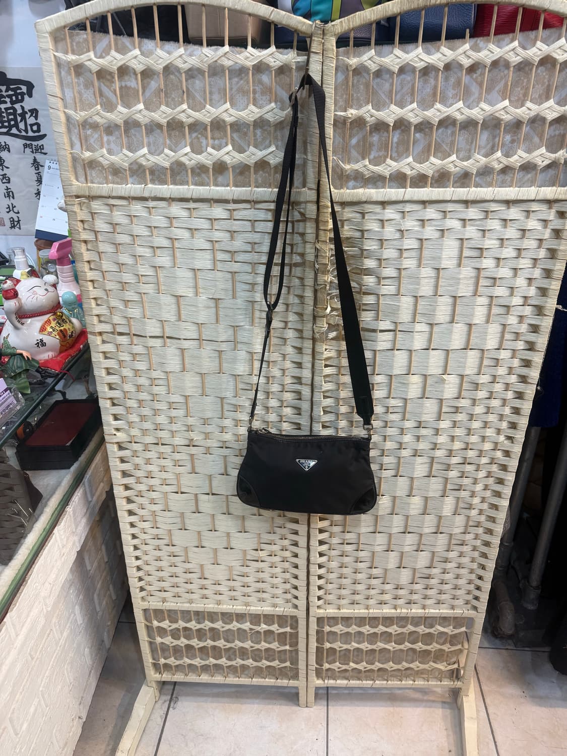 정품 프라다 나일론 크로스백 팝니다 상품이미지1