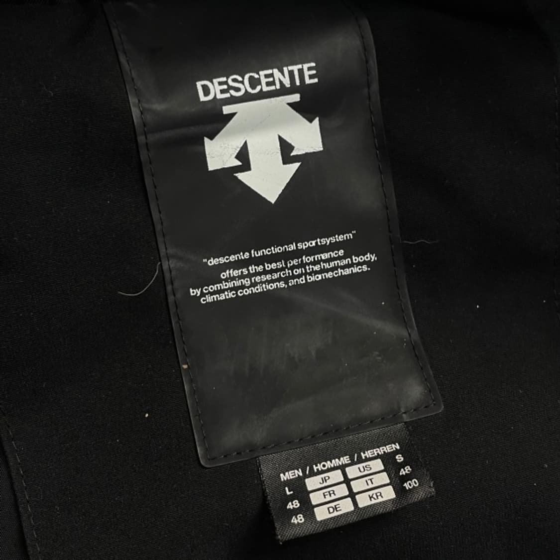 100 데상트 아우디 패딩 상품이미지4