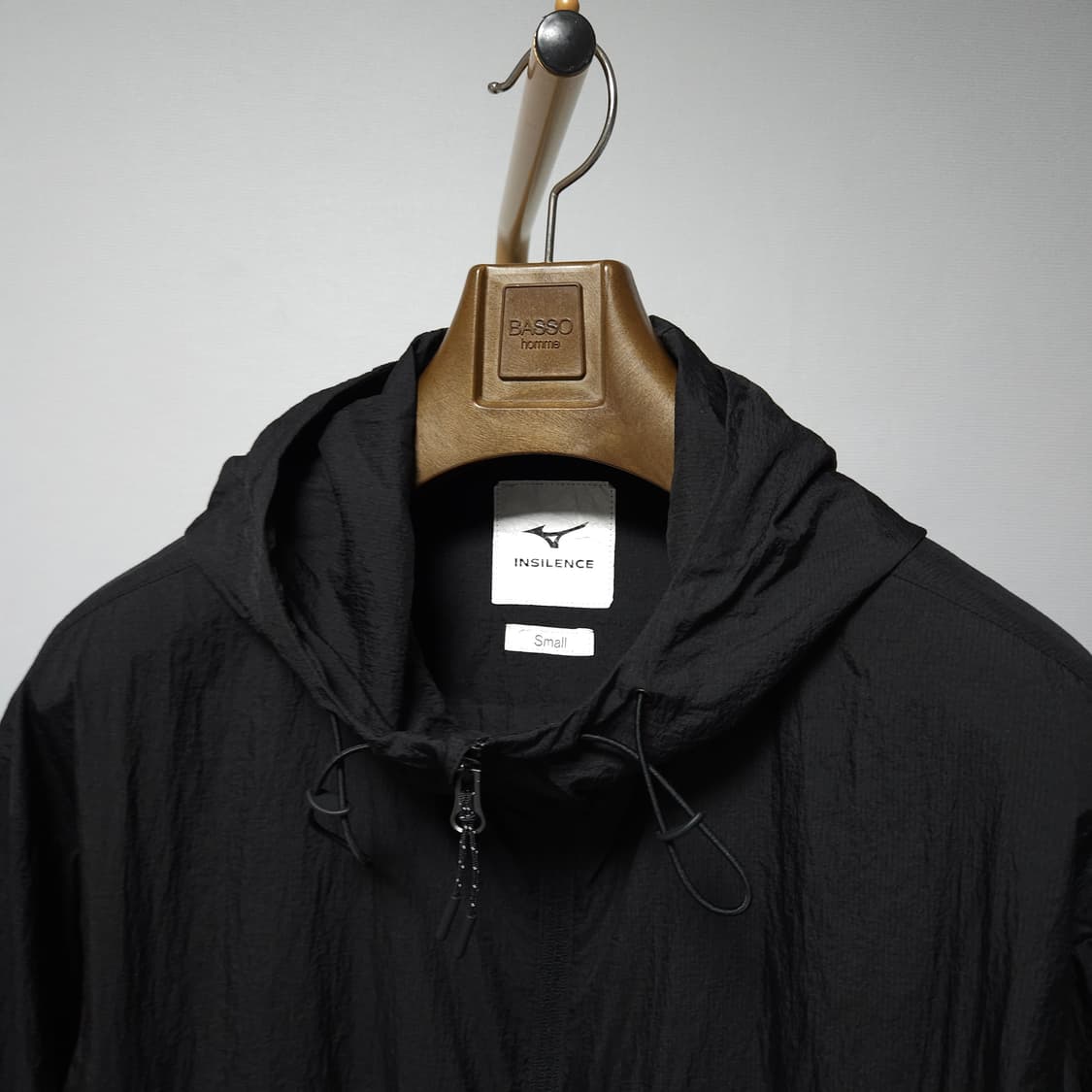 미즈노 인사일런스 라이트웨이트 블랙 후드 바람막이 상품이미지2