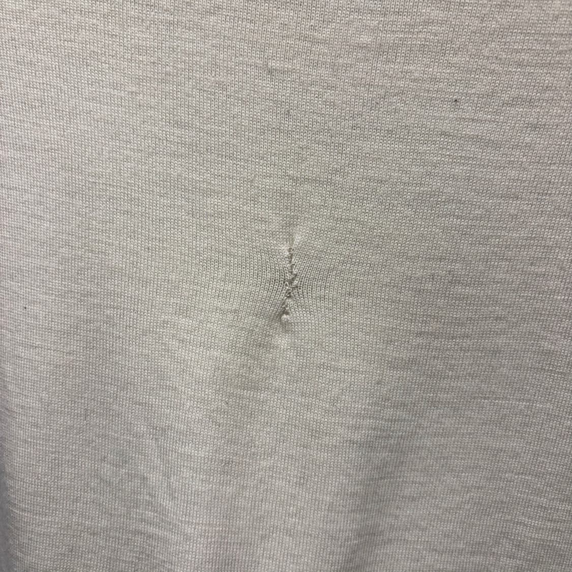 버버리 런던 니트 언밸런스 넥라인 체크 배색 숄더 버튼 디테일 아이보리 상품이미지10