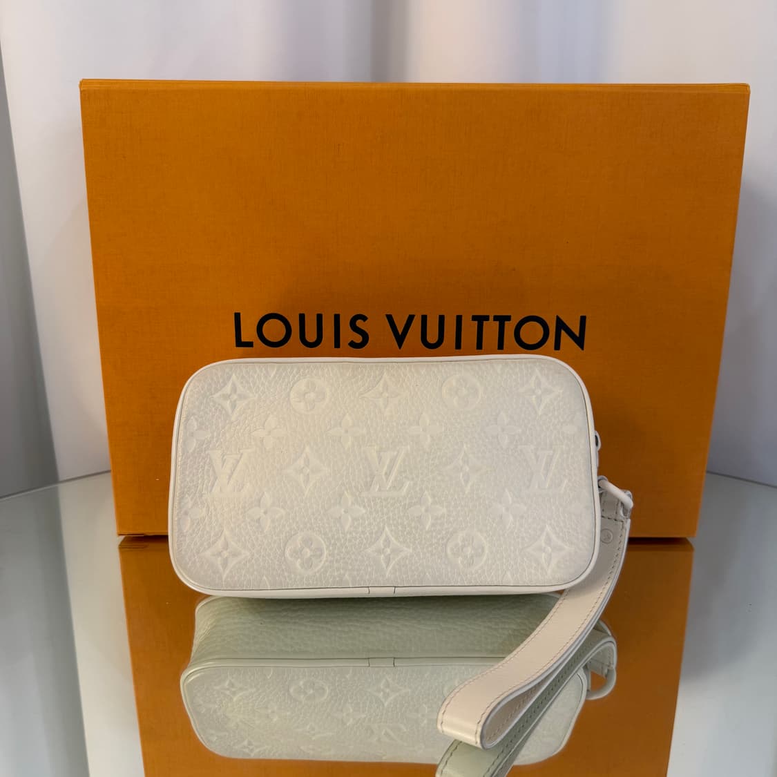 [정품] 루이비통 버질아블로 토뤼옹 볼가 파우치 상품이미지4