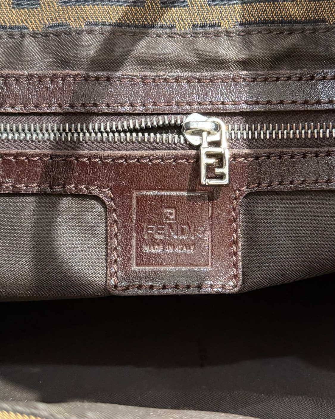 펜디 브라운 주카 캔버스 숄더백 상품이미지7