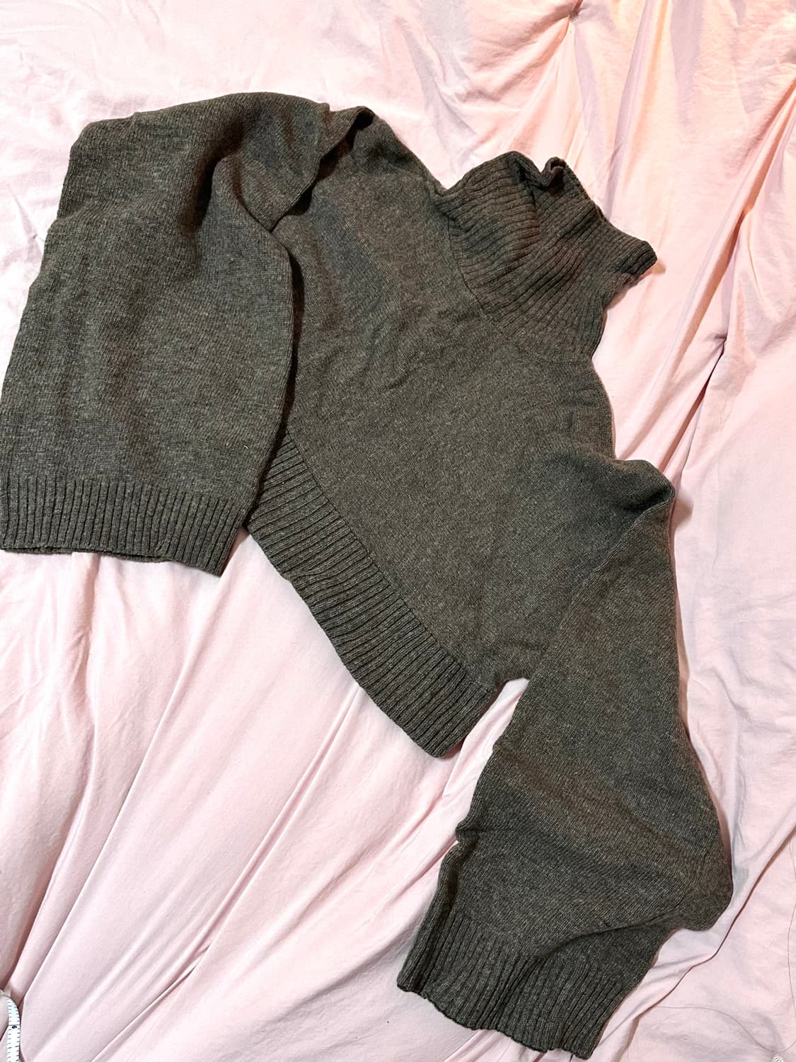 크롭 터틀넥 니트 상품이미지1