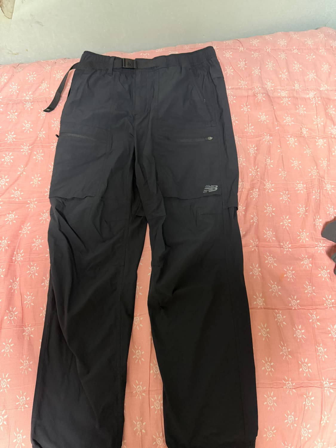 뉴발란스 트레일 카고팬츠 블랙 M사이즈 새상품급 판매 상품이미지1