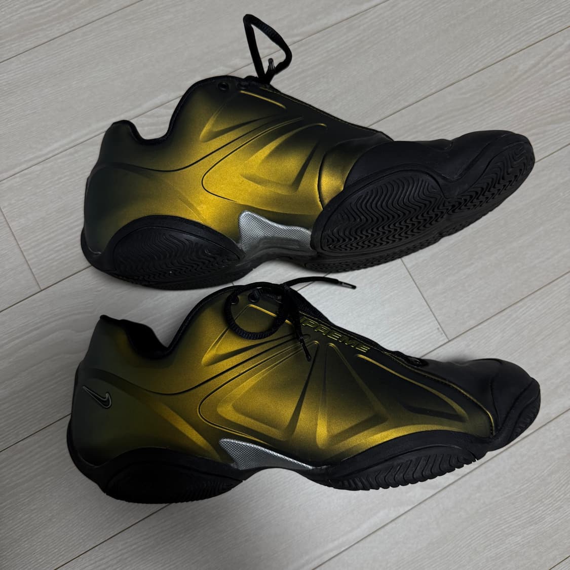 나이키 x 슈프림 에어 줌 코트포짓 SP 메탈릭 골드 블랙 300사이즈 상품이미지4