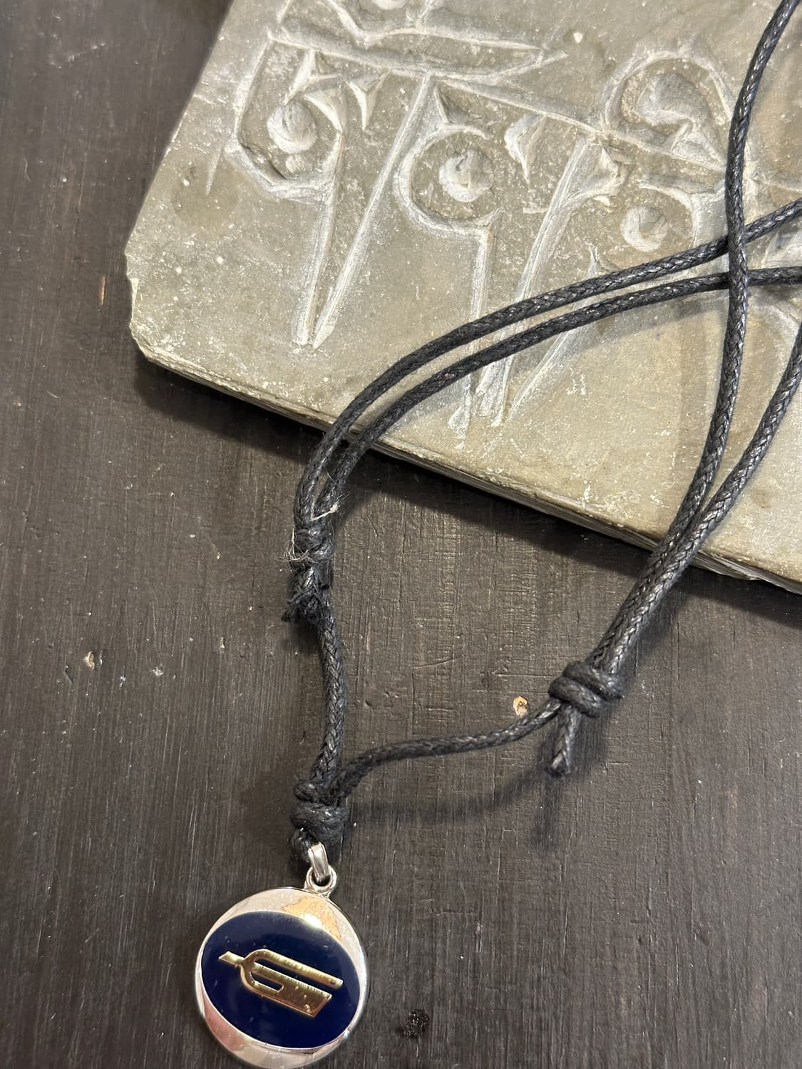 Vintage pendant leather necklace 상품이미지3