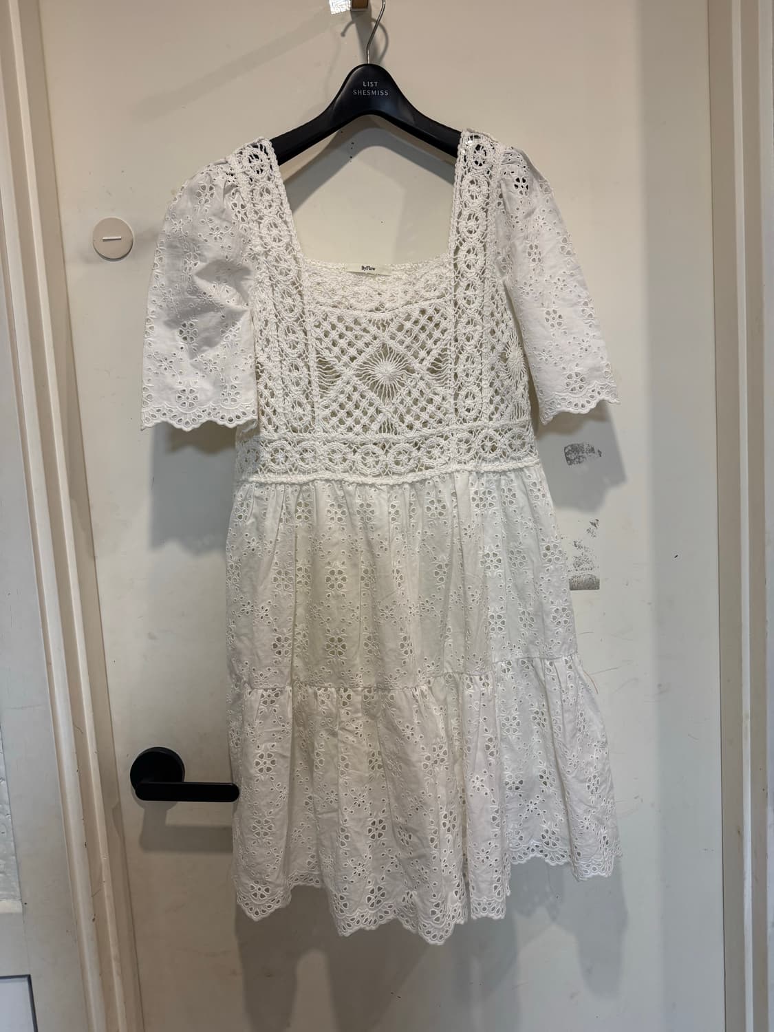 by flow 바이플로우 레이스 펀칭 원피스 상품이미지1