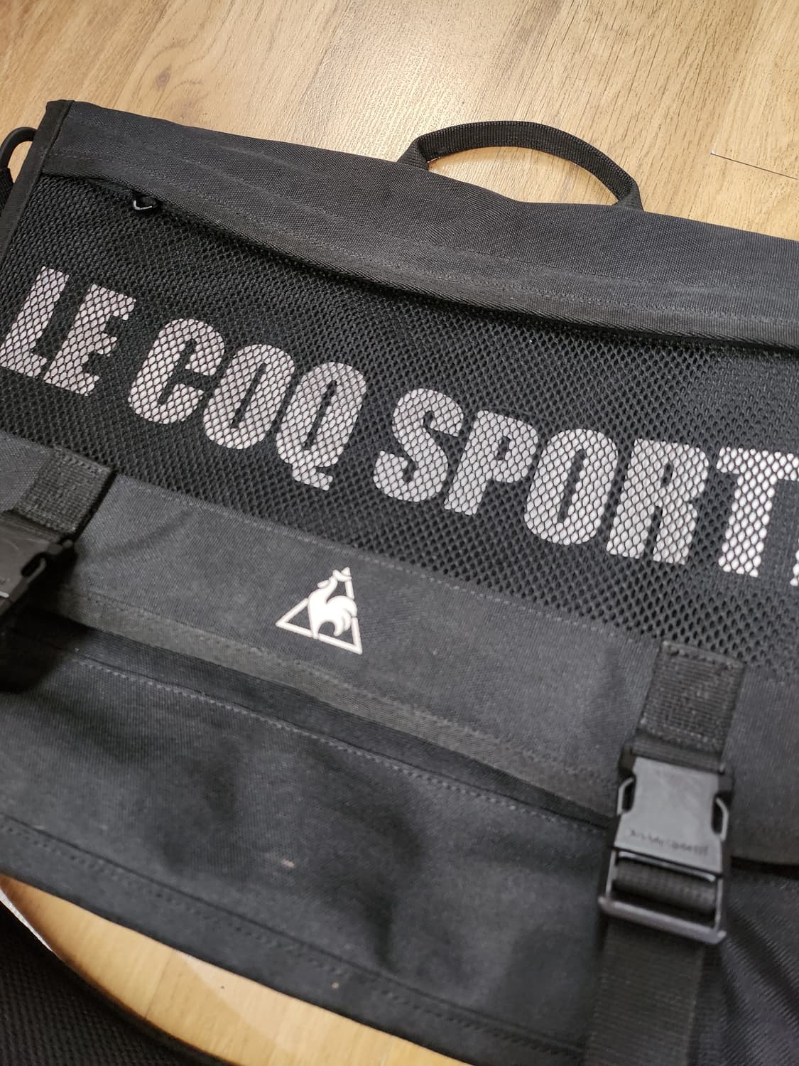 400) 르꼬끄 빅로고 메쉬포켓 메신저백 상품이미지4