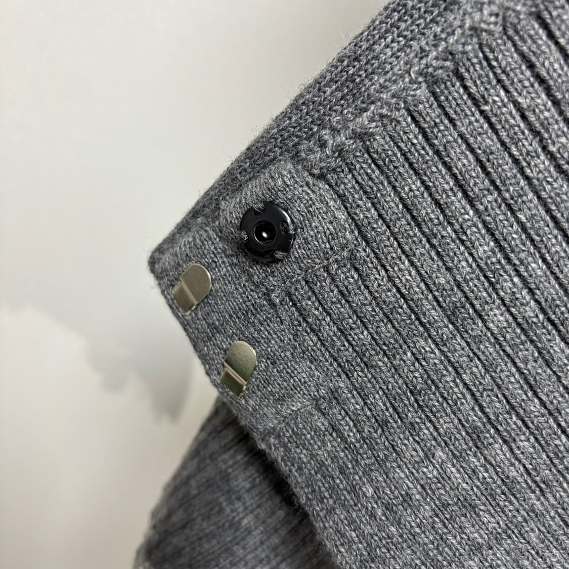 F) PERVERZE 퍼버즈 24시즌 대미지드 니트 케이프 에이프론 상품이미지4