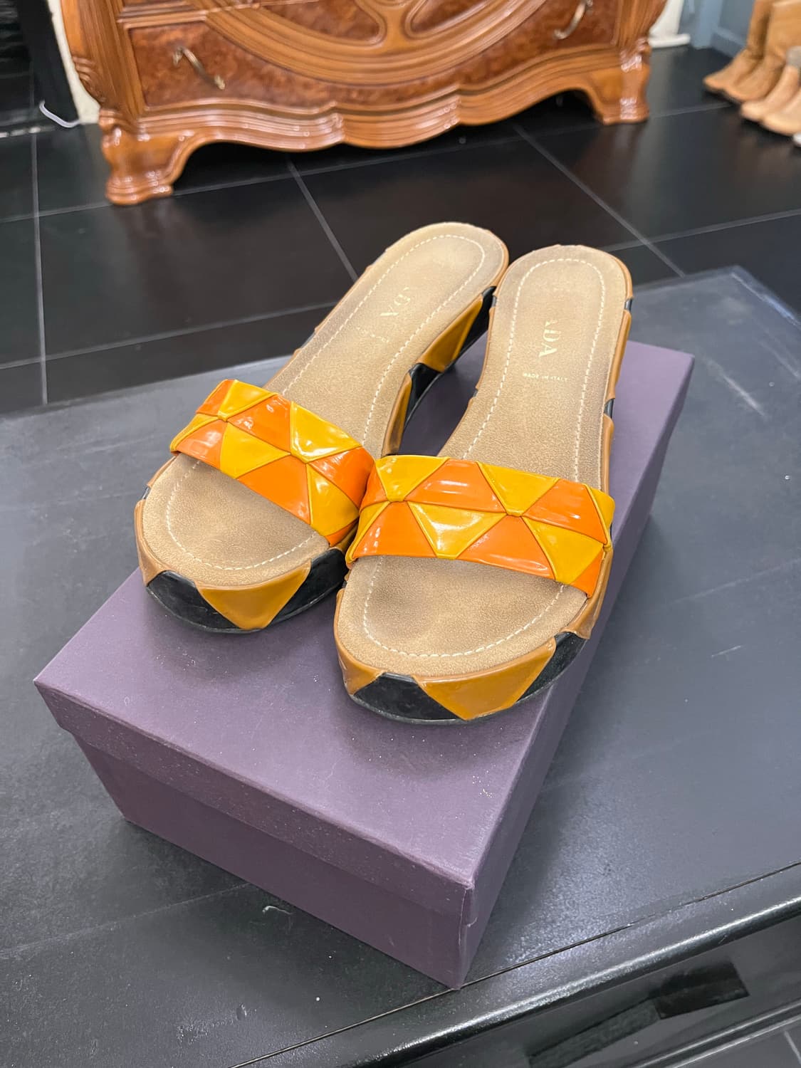 프라다 뮬 상품이미지1