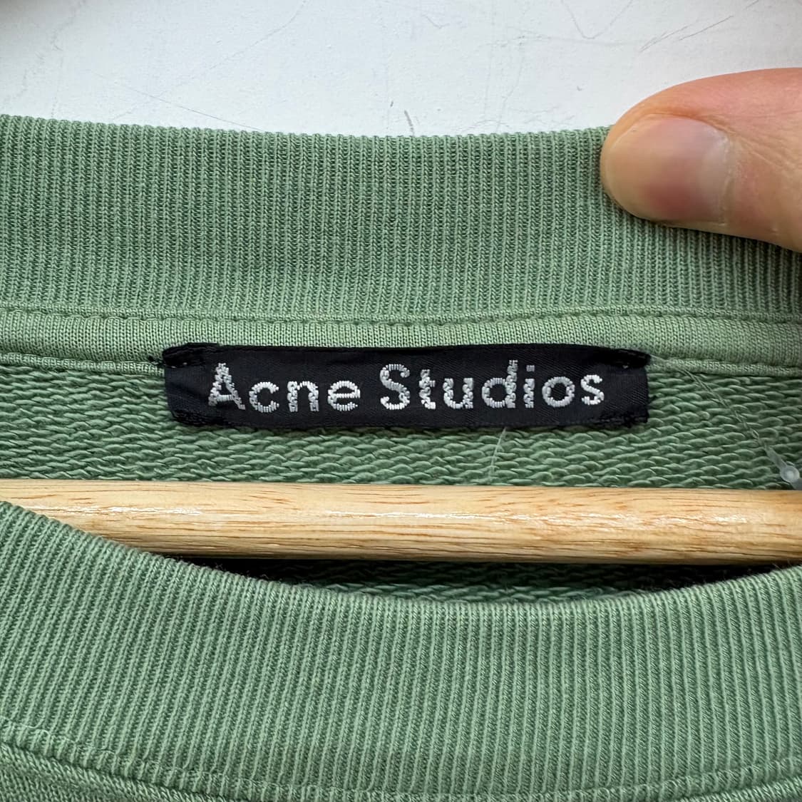 아크네 스튜디오 페이스 로고 맨투맨 그린 XL 상품이미지4