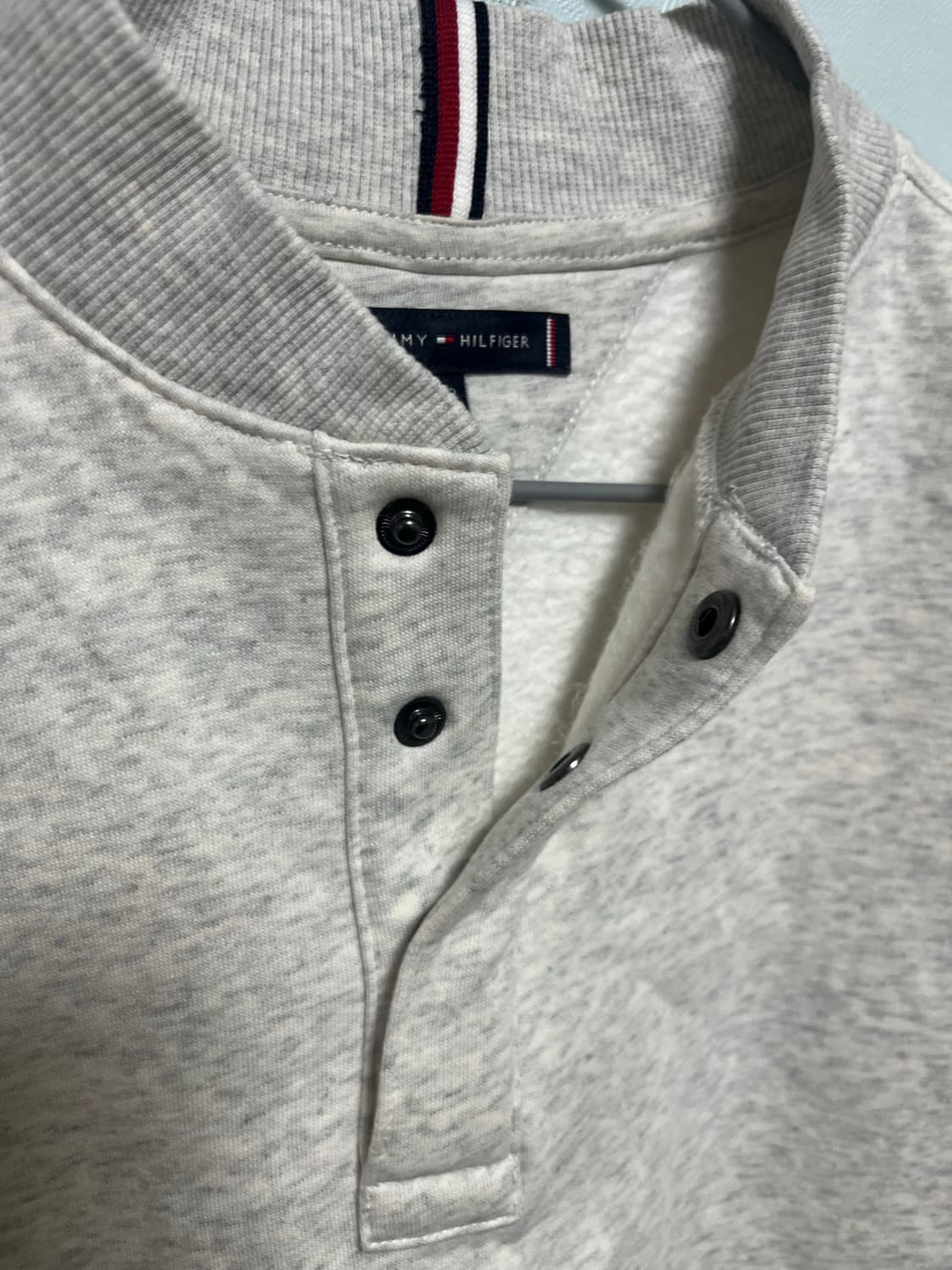 타미힐피거 헤더 그레이 헨리넥 맨투맨 티셔츠 상품이미지3