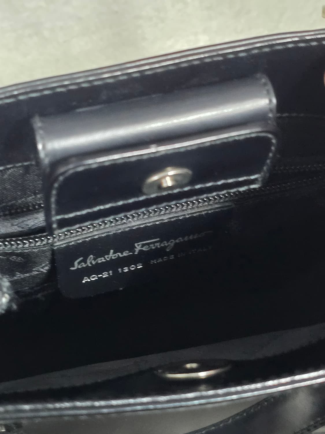 Ferragamo 페라가모 간치니 블랙 레더 토트백 상품이미지8