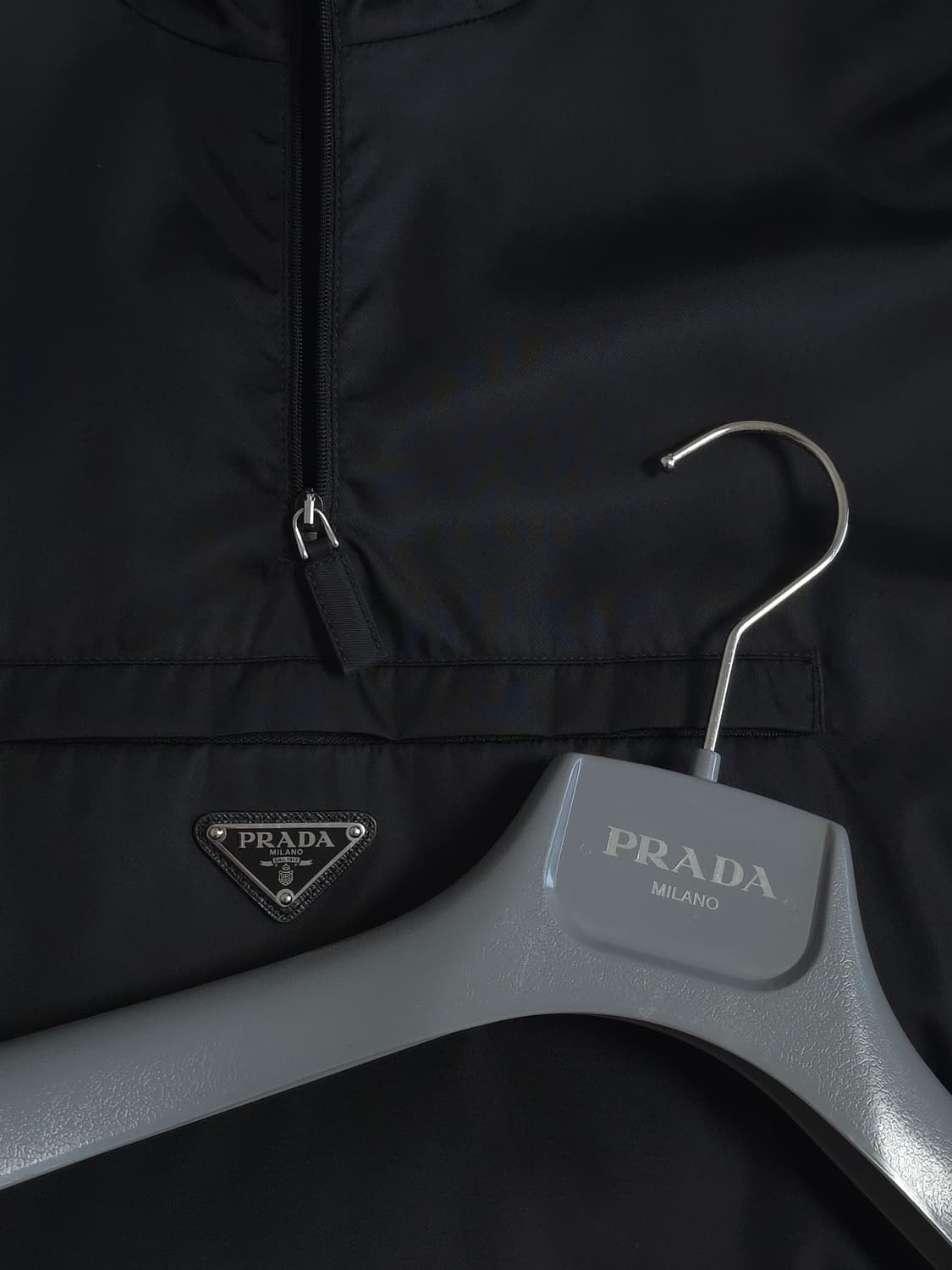[L] 프라다 18FW 삼각로고 개버딘 아노락 블랙 상품이미지4