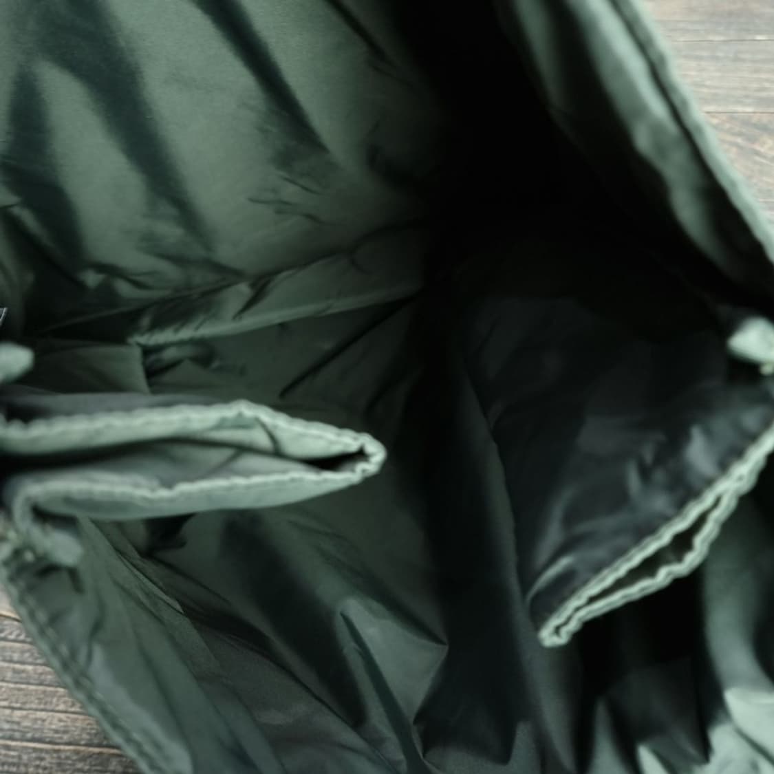 [유니클로 U 르메르] 나일론 토트백 카키 M18972 상품이미지6