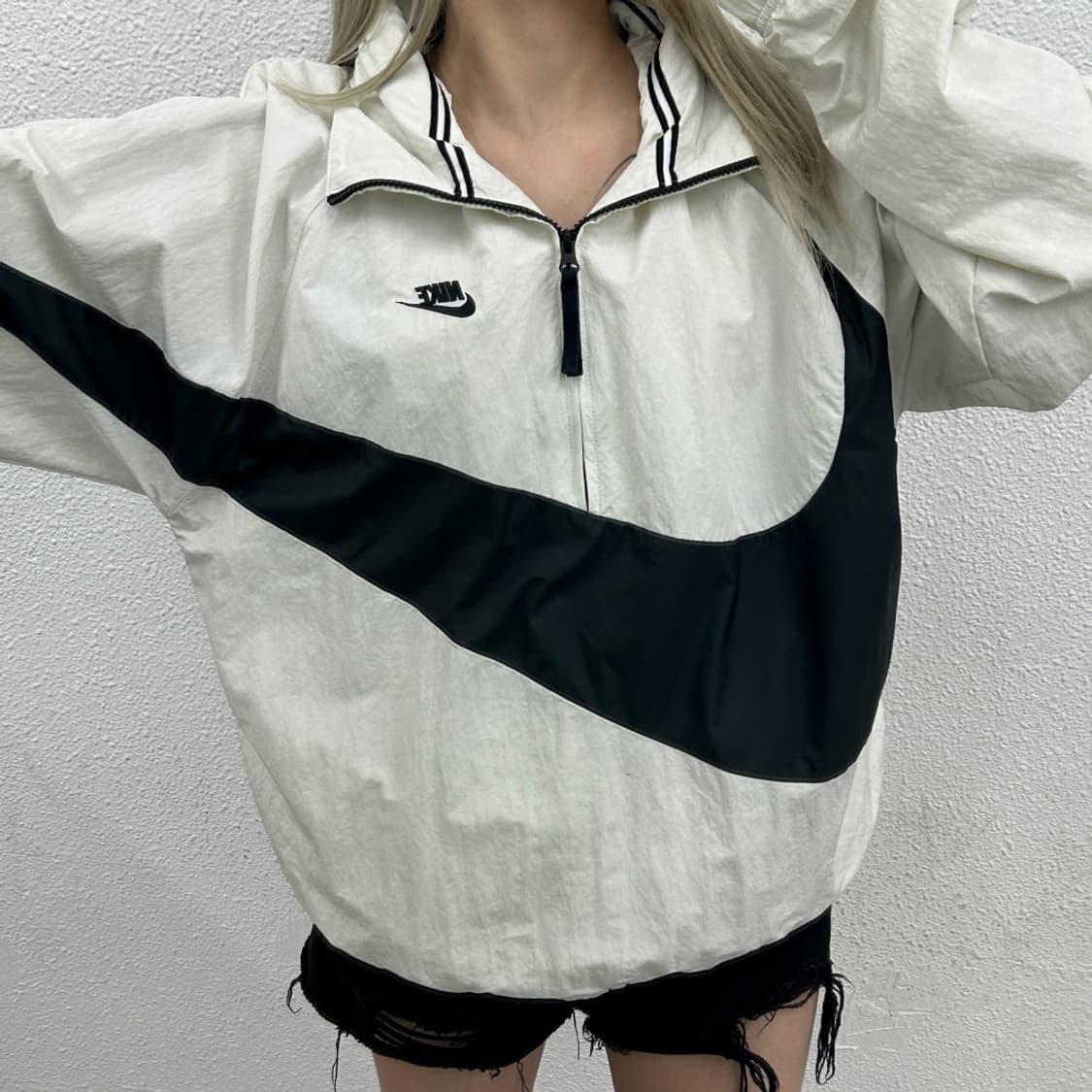 나이키 블랙 스우시 화이트 바람막이 S 상품이미지2