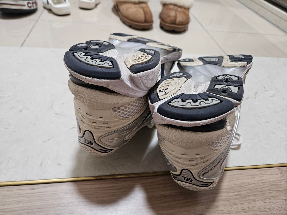 아식스 젤카야노 14 화이트 미드나잇 260mm 팝니다 상품이미지4