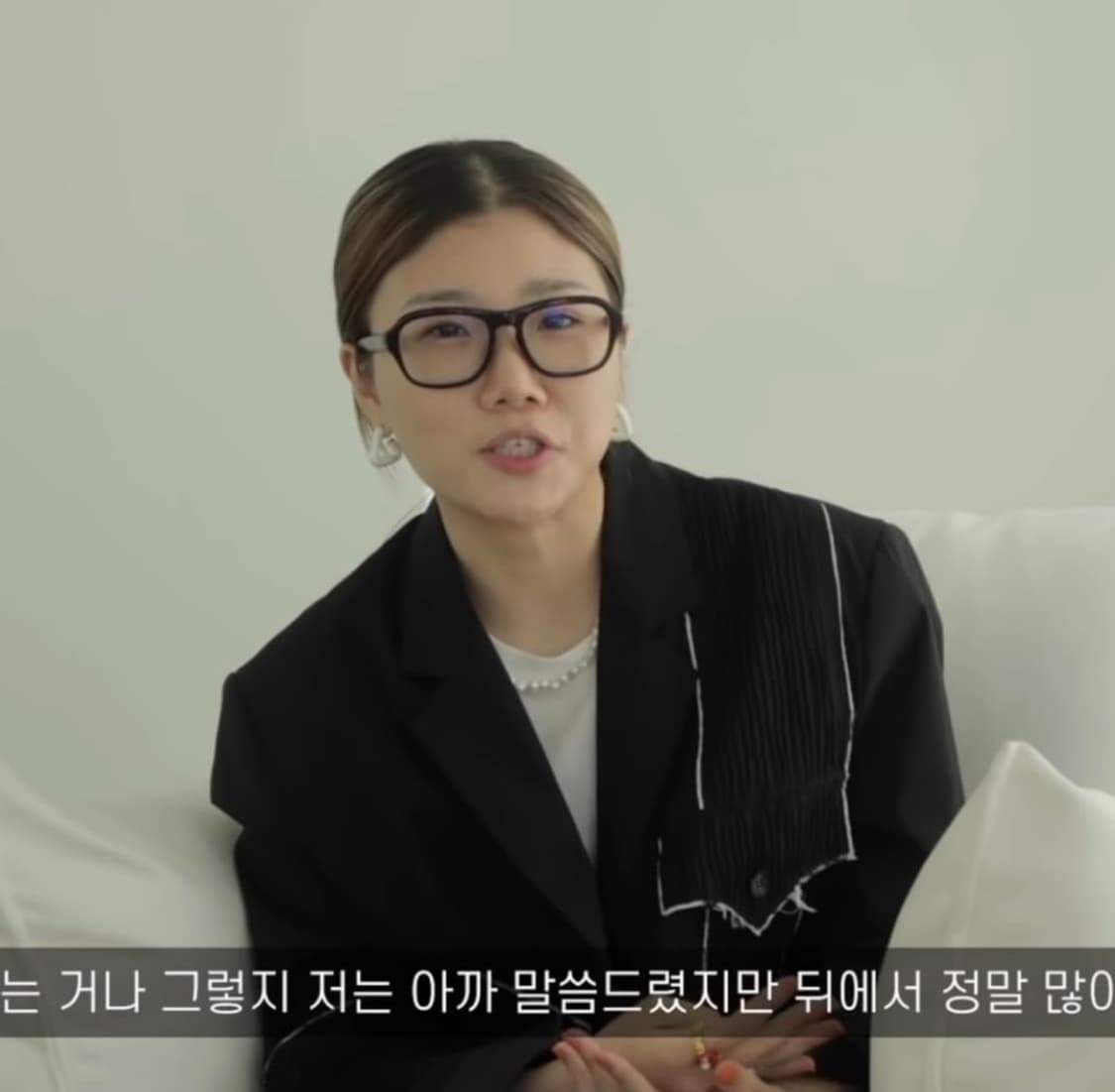 마뗑킴 스티치 링클 포인트 자켓 인 블랙  상품이미지4