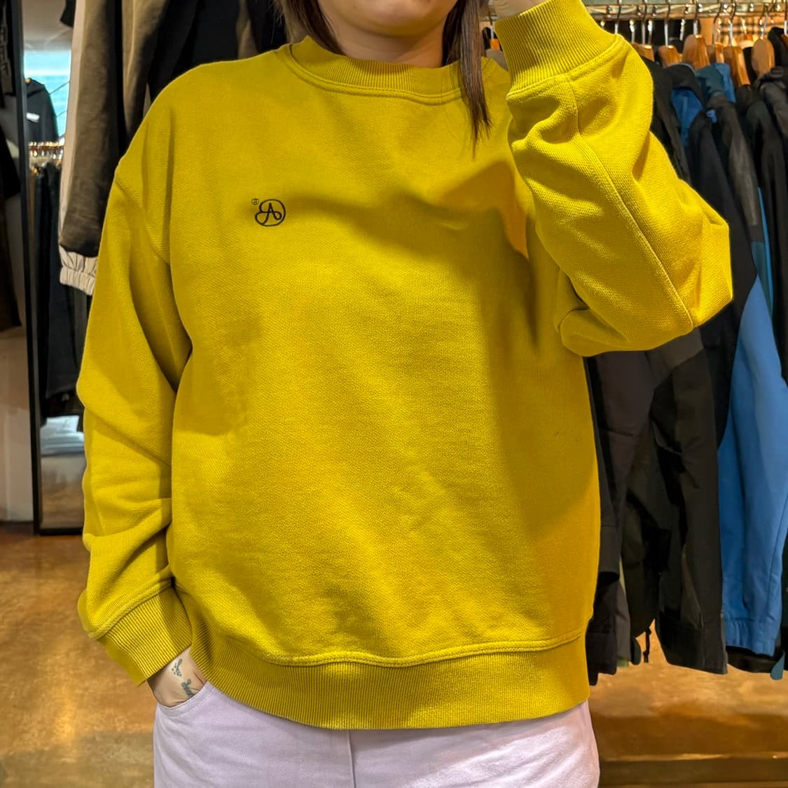 앤더슨벨 스몰로고 맨투맨 상품이미지1